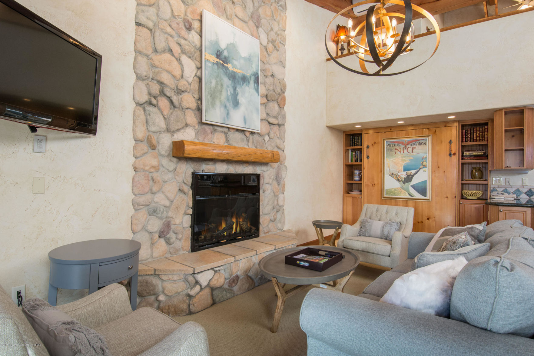 low - timberline lodge.jpg